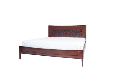 P2P Furniture king size wooden bed made from well-seasoned mahogany wood and beech veneer with an Italian UV lacquer finish